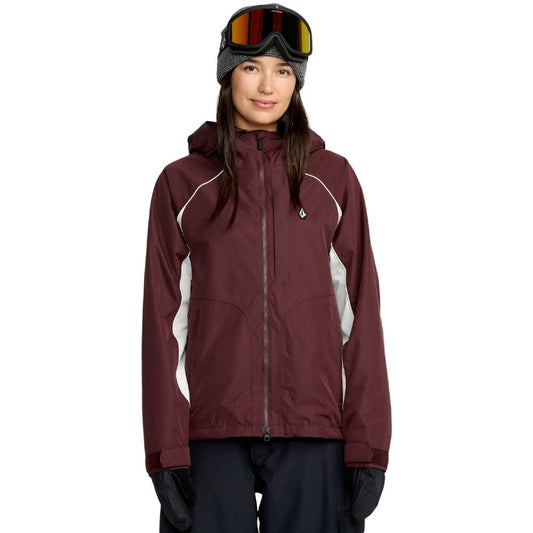 Young woman wearing the Volcom Stone Smokeshow 20k snowboard jacket in oxblood colour.